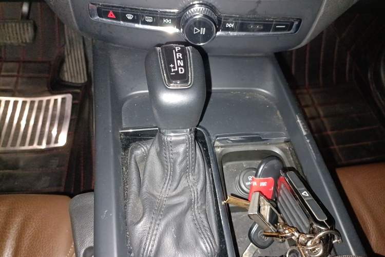 Used Volvo XC60 2018 T5 4x4 Zhiyi Edition Gear Lever