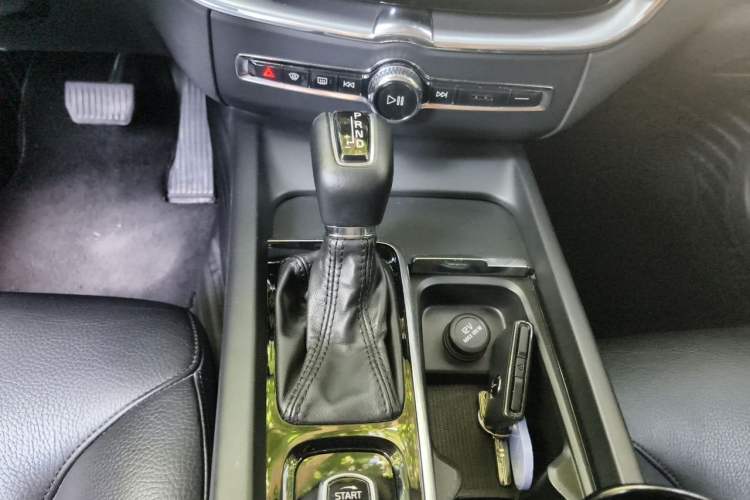 Used Volvo XC60 2018 T5 4x4 Zhiyi Edition Gear Lever