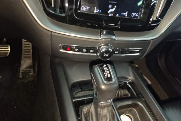 Used Volvo XC60 2018 T5 4x4 Zhiyi Edition Gear Lever