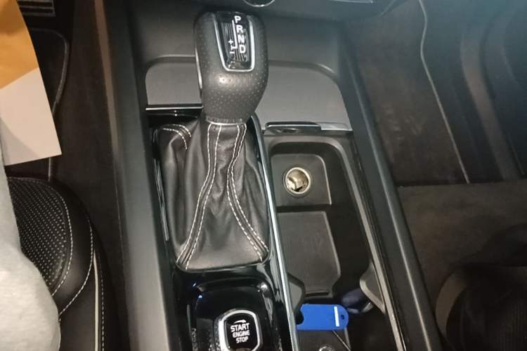 Used Volvo XC60 2018 T5 4x4 Zhiya Sport Edition Gear Lever