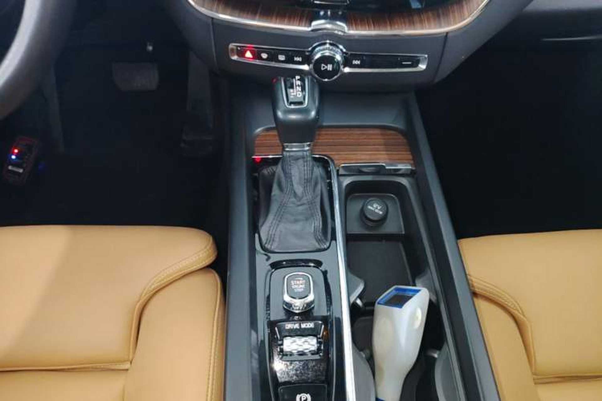 Used Volvo XC60 2018 T5 4x4 Zhiya Luxury Edition Gear Lever