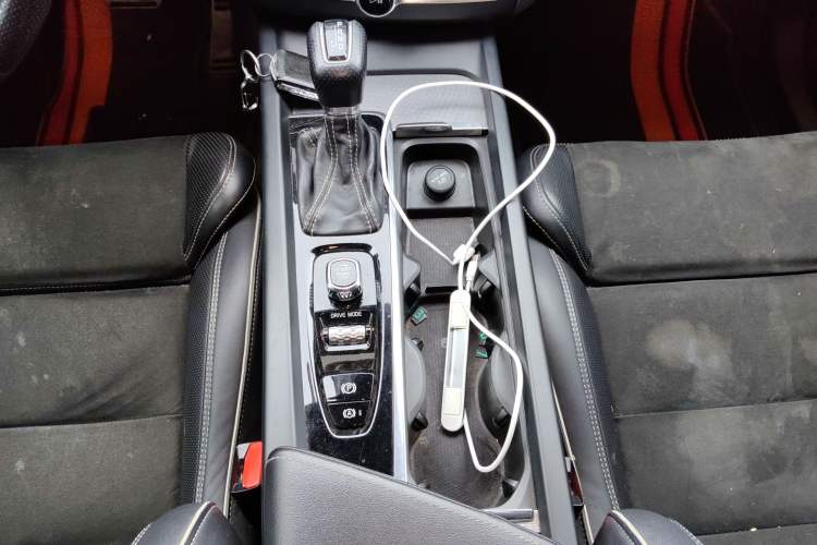 Used Volvo XC60 2018 T5 4x4 Smart & Sporty Edition Gear Lever