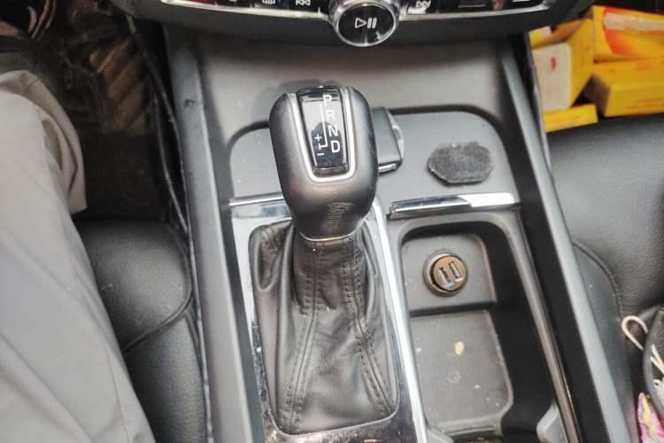 Used Volvo XC60 2018 T4 Zhiyi Edition Gear Lever