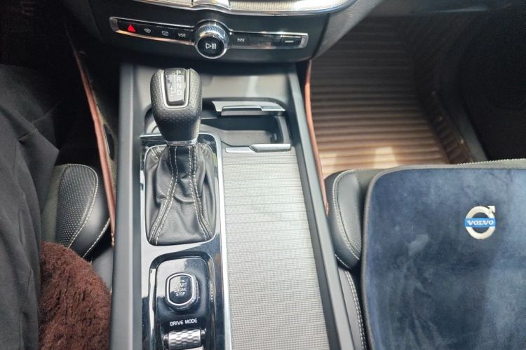 Used Volvo XC60 2018 T5 4x4 Smart & Sporty Edition Gear Lever
