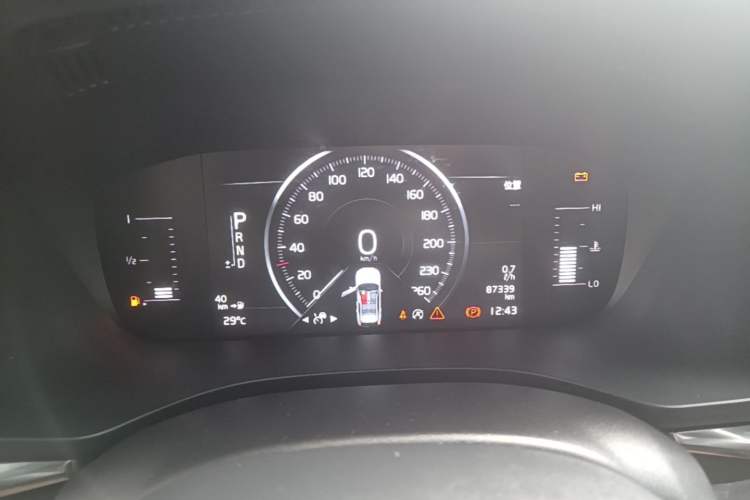 Used Volvo XC60 2018 T5 4x4 Smart Edition Instrument Cluster