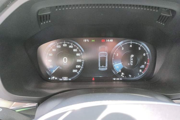 Used Volvo XC60 2018 T5 4x4 Smart & Sporty Edition Instrument Cluster