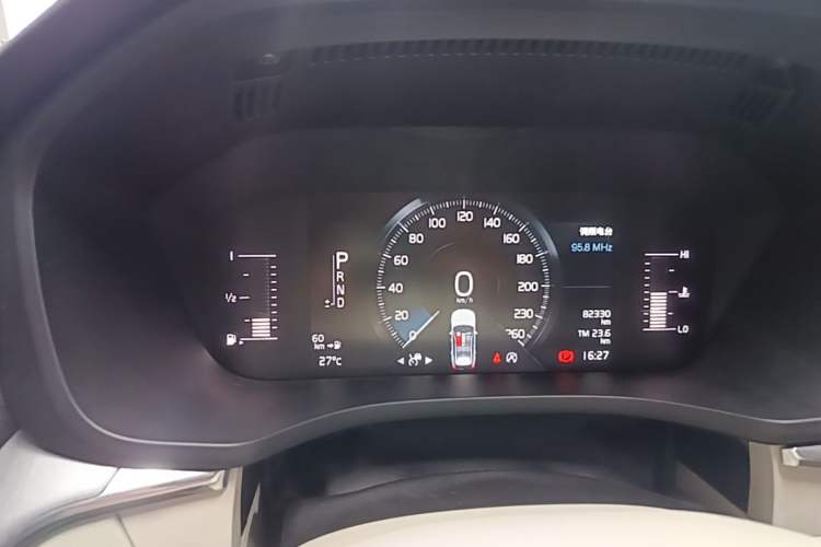 Used Volvo XC60 2018 T5 4x4 Smart Edition Instrument Cluster