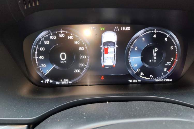 Used Volvo XC60 2018 T5 4x4 Smart & Sporty Edition Instrument Cluster