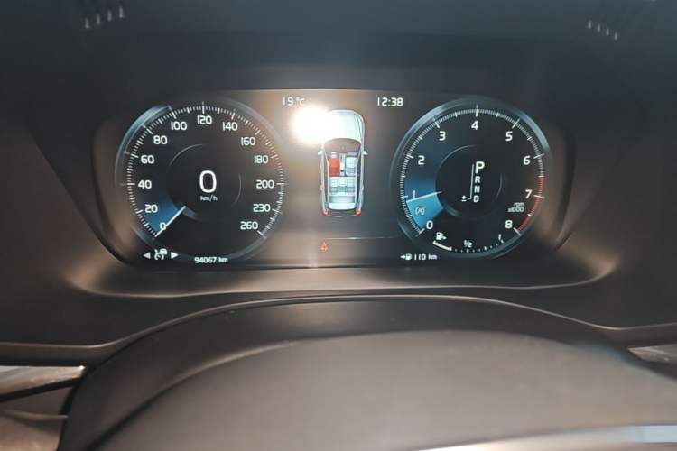 Used Volvo XC60 2018 T5 4x4 Smart & Sporty Edition Instrument Cluster