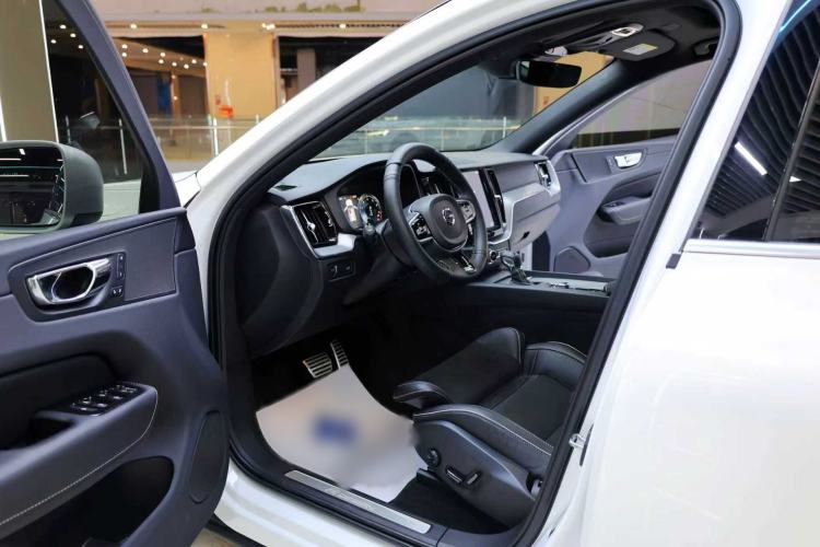 Used Volvo XC60 2018 T5 4x4 Smart & Sporty Edition Interior 1