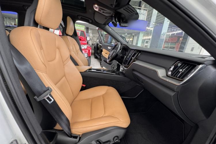 Used Volvo XC60 2018 T5 4x4 Zhiyi Edition Interior 3