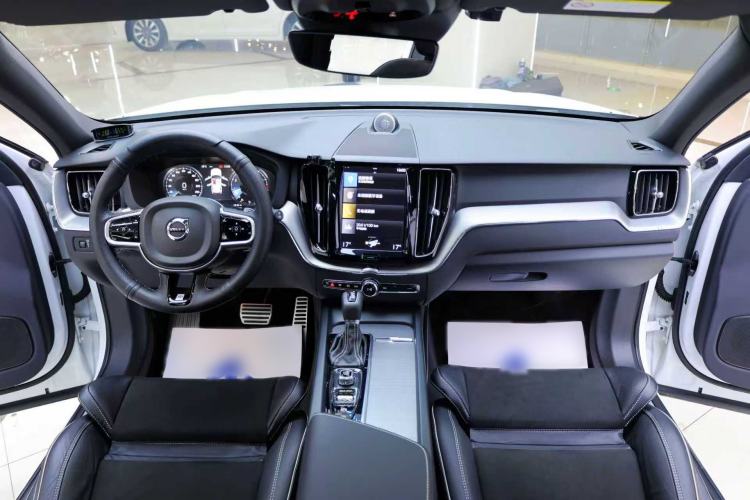 Used Volvo XC60 2018 T5 4x4 Smart & Sporty Edition Interior 3