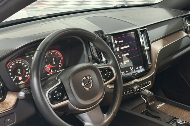 Used Volvo XC60 2018 T5 4x4 Zhiya Luxury Edition Interior 4