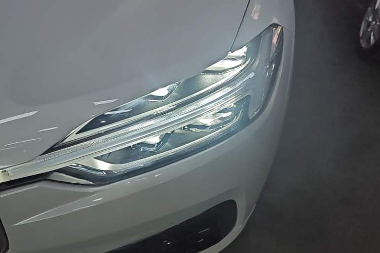 Used Volvo XC60 2018 T5 4x4 Smart & Sporty Edition Left Front Headlight