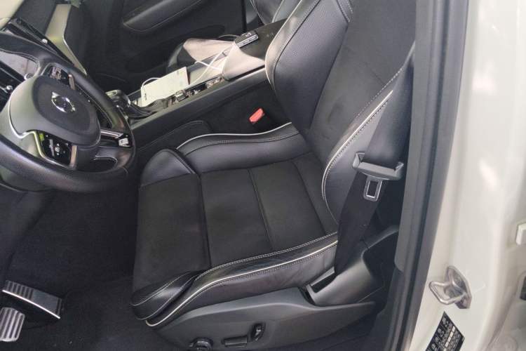 Used Volvo XC60 2018 T5 4x4 Smart & Sporty Edition Left Front Seat