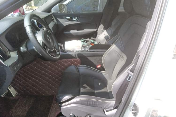 Used Volvo XC60 2018 T5 4x4 Smart & Sporty Edition Left Front Seat