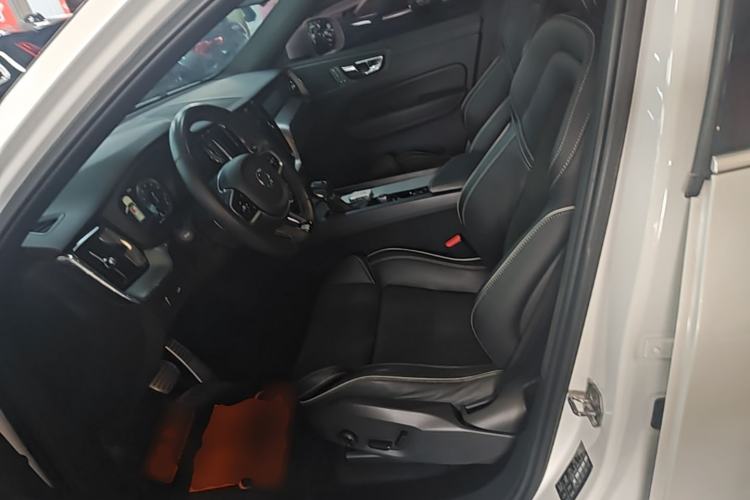 Used Volvo XC60 2018 T5 4x4 Smart & Sporty Edition Left Front Seat