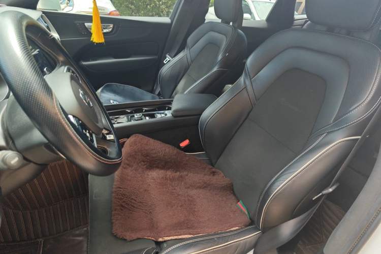 Used Volvo XC60 2018 T5 4x4 Smart & Sporty Edition Left Front Seat