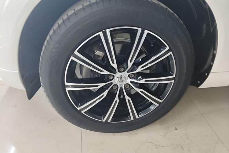 Used Volvo XC60 2018 T5 4x4 Zhiya Luxury Edition Left Front Wheel Hub
