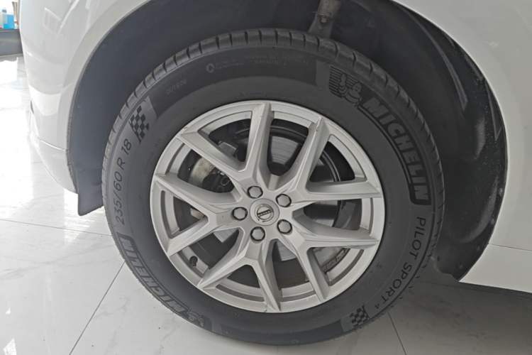 Used Volvo XC60 2018 T5 4x4 Zhiyi Edition Left Front Wheel Hub