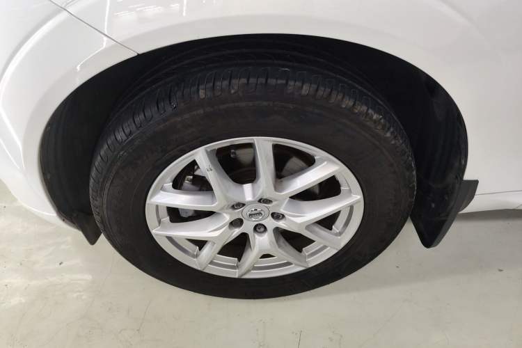 Used Volvo XC60 2018 T5 4x4 Zhiyi Edition Left Front Wheel Hub