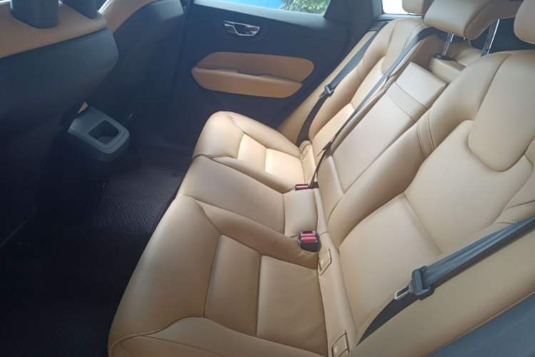 Used Volvo XC60 2018 T5 4x4 Smart Edition Left Rear Seat