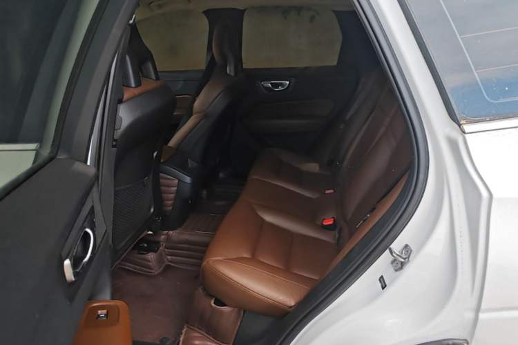 Used Volvo XC60 2018 T5 4x4 Smart Edition Left Rear Seat
