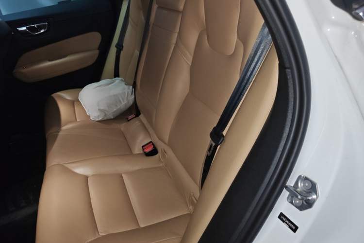 Used Volvo XC60 2018 T5 4x4 Smart Edition Left Rear Seat