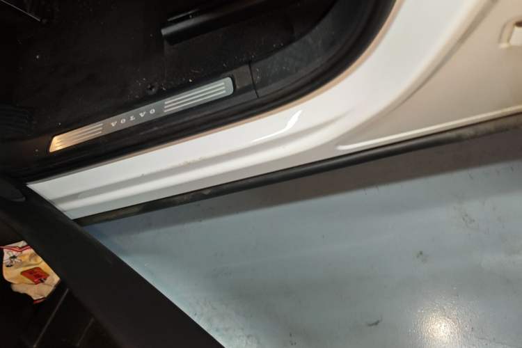 Used Volvo XC60 2018 T5 4x4 Zhiyi Edition Left Side Sill