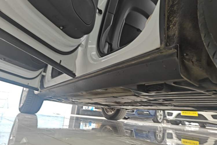 Used Volvo XC60 2018 T5 4x4 Zhiyi Edition Left Side Sill