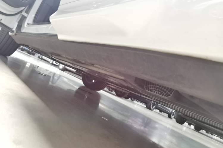 Used Volvo XC60 2018 T5 4x4 Smart & Sporty Edition Left Side Sill