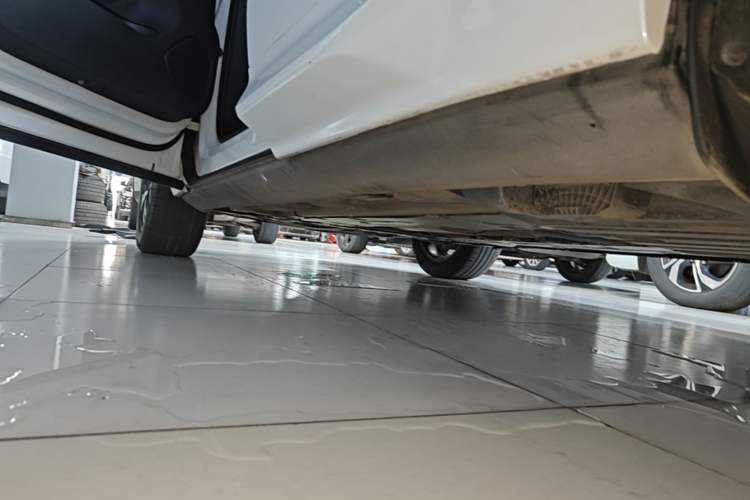 Used Volvo XC60 2018 T5 4x4 Smart & Sporty Edition Left Side Sill