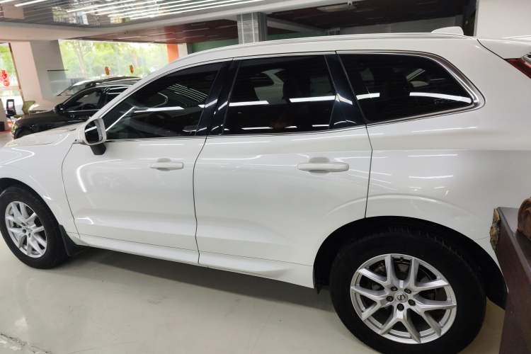 Used Volvo XC60 2018 T5 4x4 Zhiyi Edition Left Side