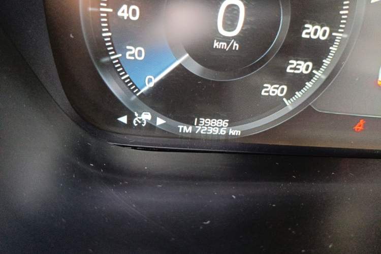 Used Volvo XC60 2018 T5 4x4 Smart & Sporty Edition Odometer Close Up