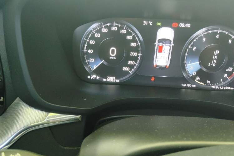 Used Volvo XC60 2018 T5 4x4 Smart & Sporty Edition Odometer Close Up