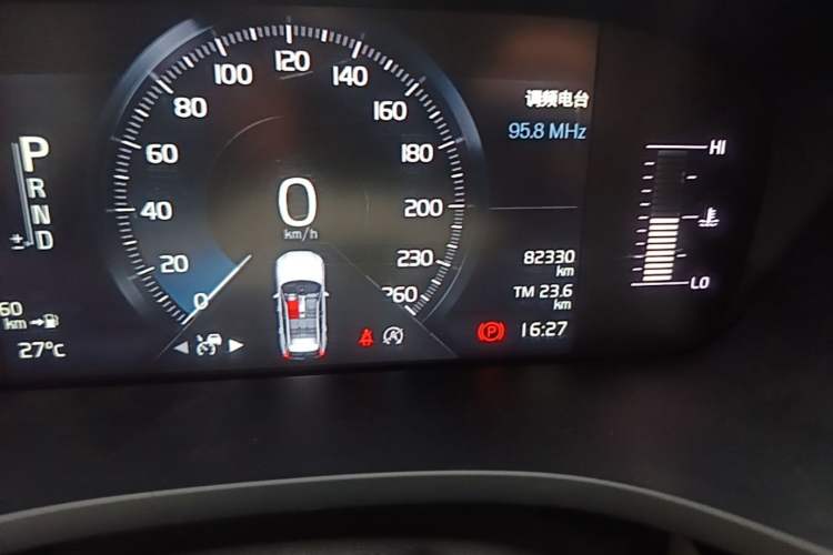 Used Volvo XC60 2018 T5 4x4 Smart Edition Odometer Close Up