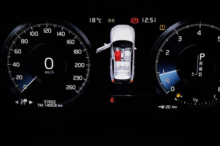 Used Volvo XC60 2018 T5 4x4 Smart & Sporty Edition Odometer Close Up