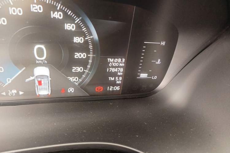 Used Volvo XC60 2018 T5 4x4 Zhiyi Edition Odometer Close Up