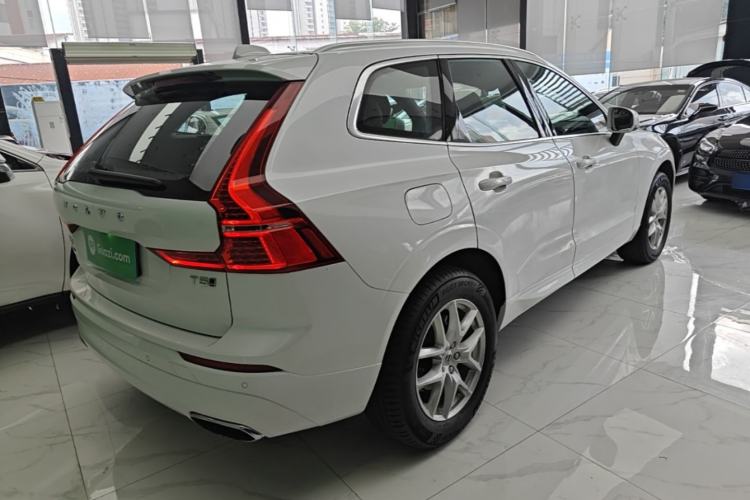 Used Volvo XC60 2018 T5 4x4 Zhiyi Edition Rear Right 45 Deg