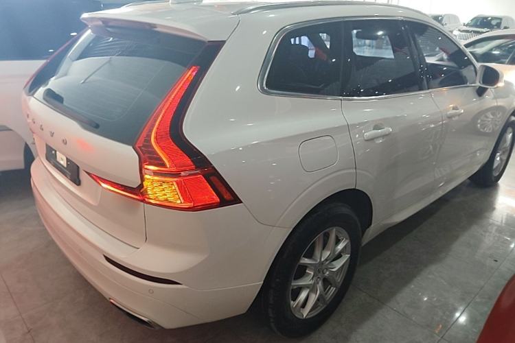 Used Volvo XC60 2018 T5 4x4 Zhiyi Edition Rear Right 45 Deg