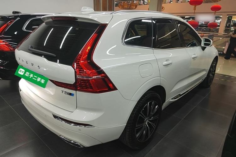 Used Volvo XC60 2018 T5 4x4 Zhiya Luxury Edition Rear Right 45 Deg