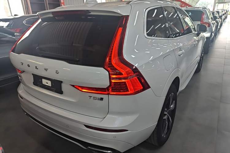 Used Volvo XC60 2018 T5 4x4 Smart & Sporty Edition Rear Right 45 Deg