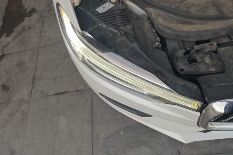Used Volvo XC60 2018 T5 4x4 Smart Edition Right Front Headlight