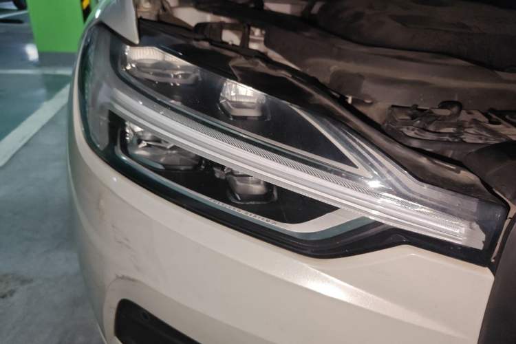 Used Volvo XC60 2018 T5 4x4 Smart Edition Right Front Headlight