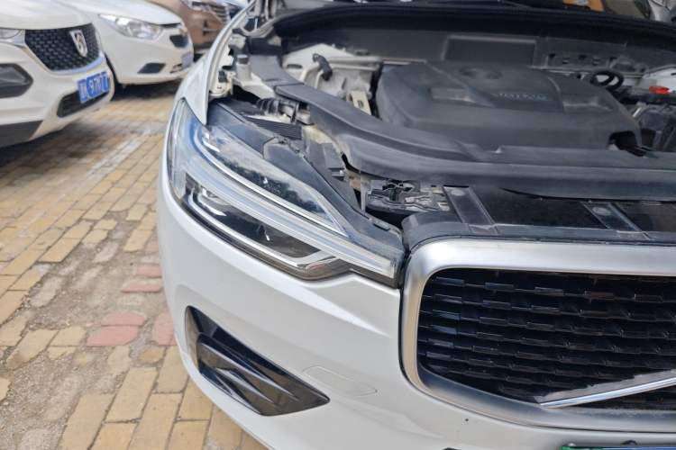 Used Volvo XC60 2018 T5 4x4 Smart & Sporty Edition Right Front Headlight