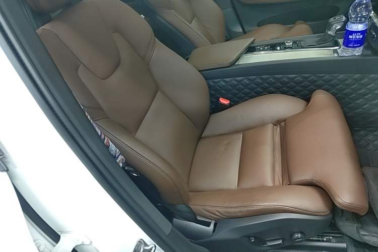 Used Volvo XC60 2018 T5 4x4 Zhiya Luxury Edition Right Front Seat