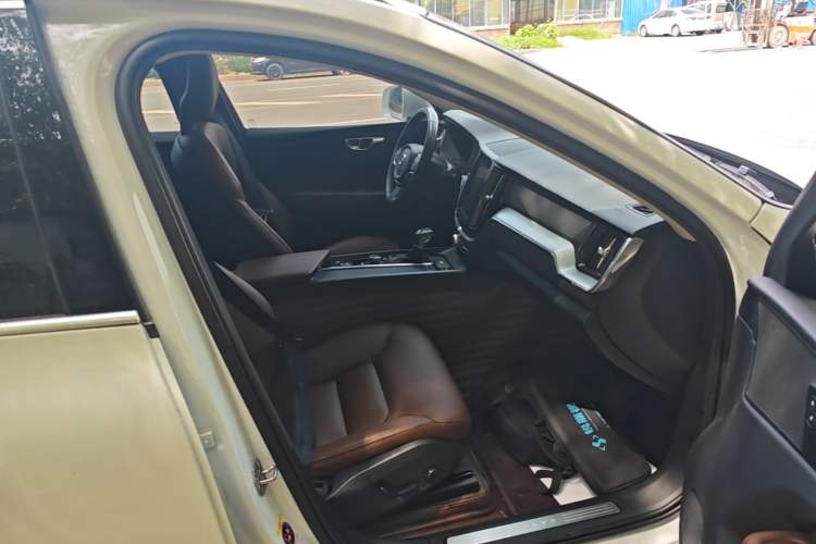 Used Volvo XC60 2018 T5 4x4 Smart Edition Right Front Seat