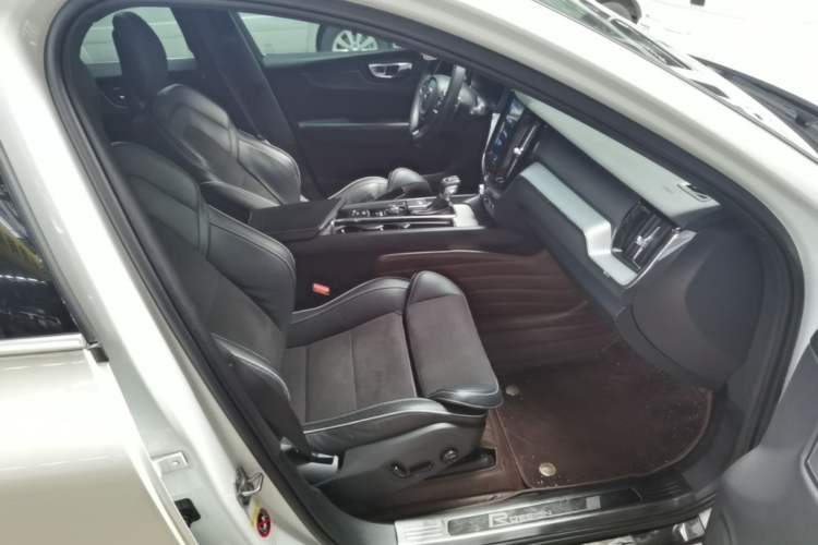 Used Volvo XC60 2018 T5 4x4 Smart & Sporty Edition Right Front Seat