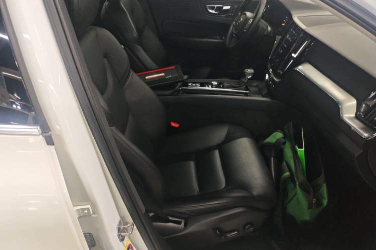 Used Volvo XC60 2018 T5 4x4 Zhiyi Edition Right Front Seat