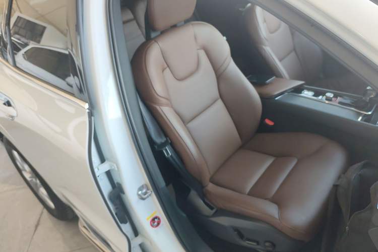 Used Volvo XC60 2018 T5 4x4 Zhiyi Edition Right Front Seat
